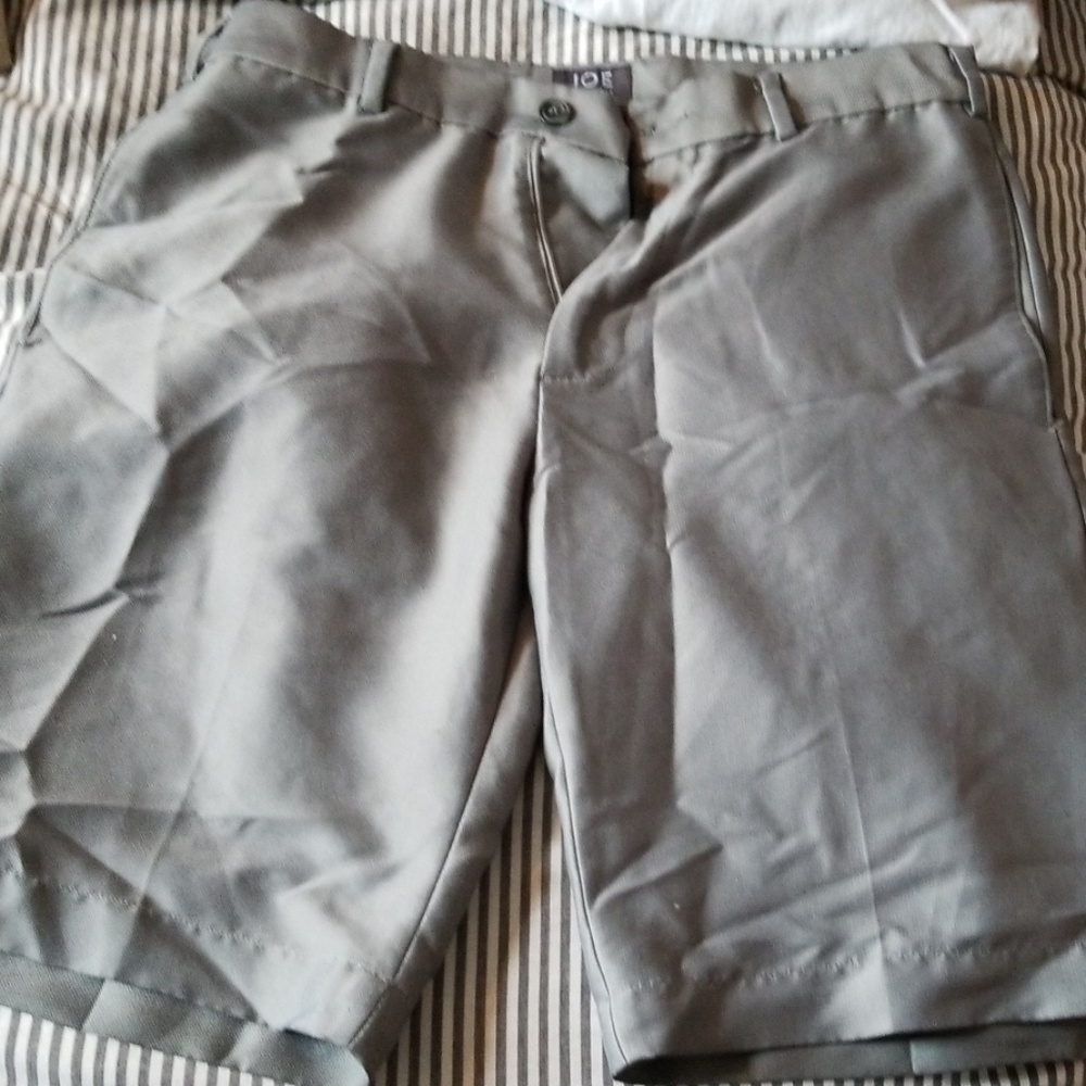 Grey short